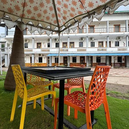 Vasant Vihar Resort Kevadia Bagian luar foto